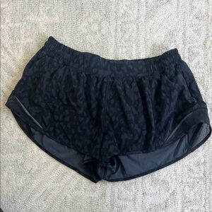 Lululemon Black Animal Print Hotty Hot 2.5in low rise Shorts